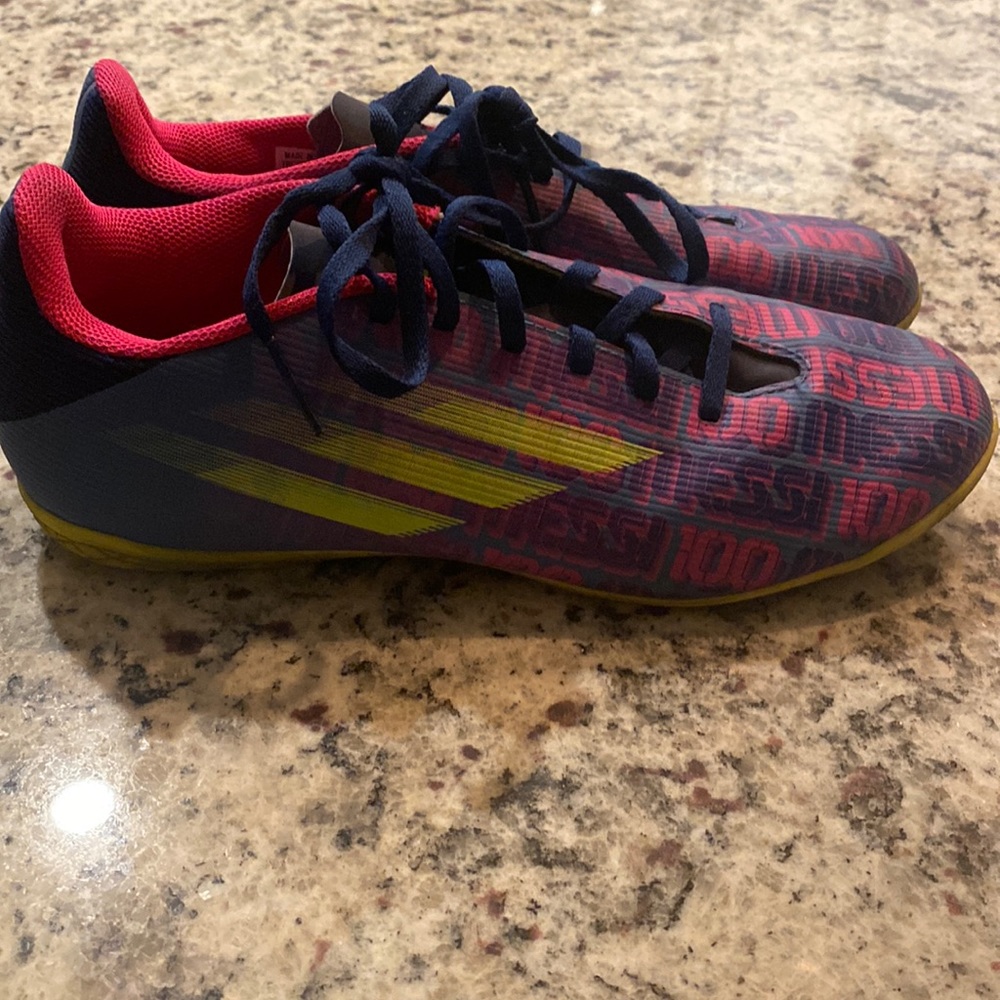 Men’s Messi Indoor Soccer Shoes size 8